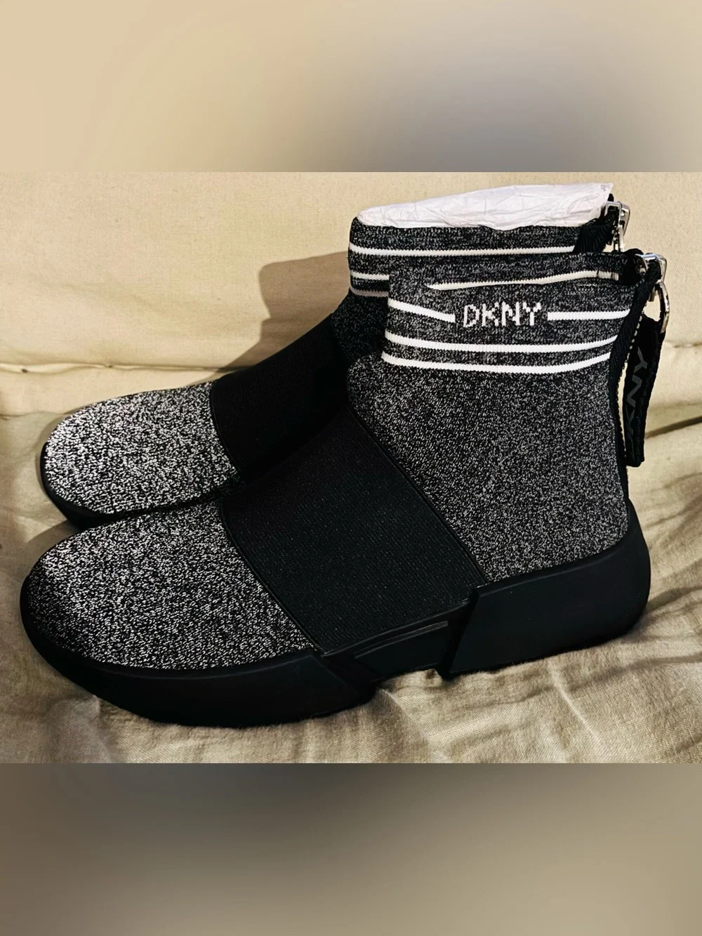 NWT DKNY K209 Reflective Knit Sock Sneakers Women’s Size 8 Slip-On with Box